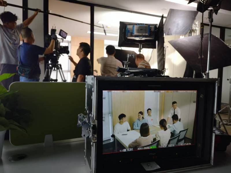 砀山县TVC拍摄公司：科技产品视觉化大师，诠释未来感与功能美学
