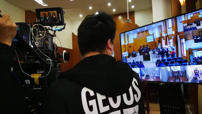 AI生成VS人工创意——砀山县广告片拍摄公司的技术浪漫主义实践